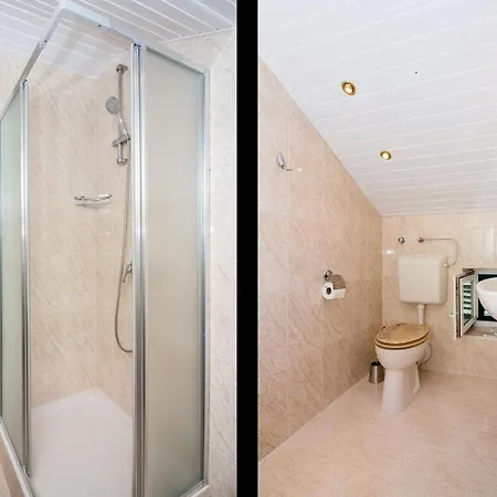 Semesterbostad House Marinka