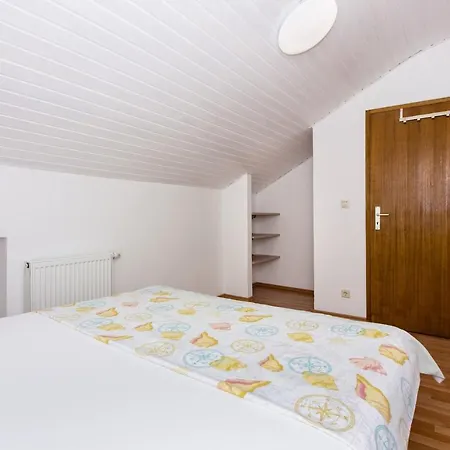 House Marinka Ferienhaus Žrnovnica