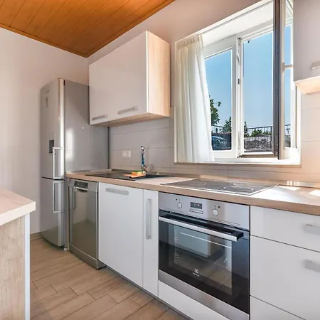 House Marinka Ferienhaus Žrnovnica