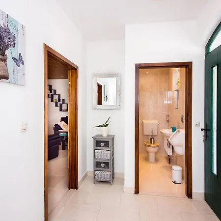 House Marinka * Žrnovnica