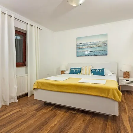 House Marinka * Žrnovnica